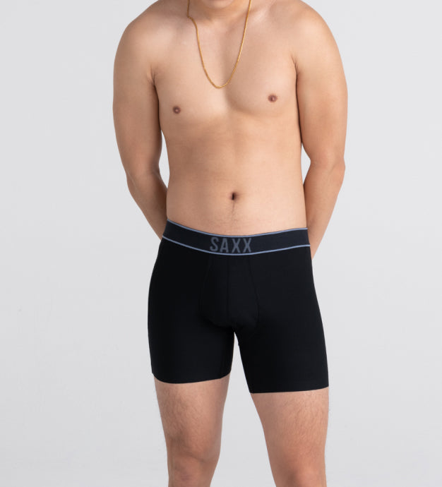 Man wearing a pair of black swim short liner