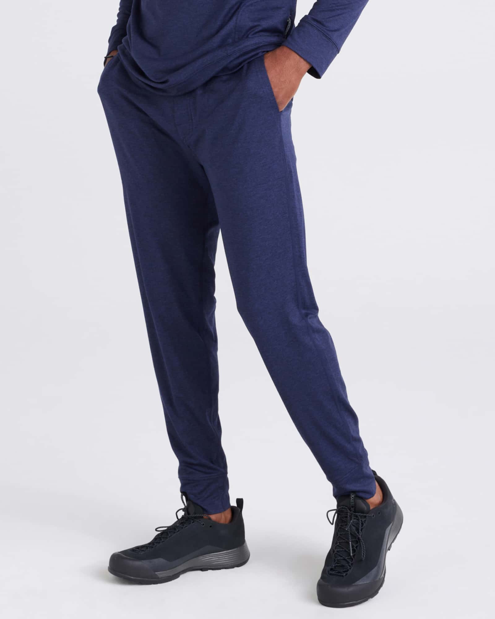 Front - Model wearing  Peakdaze Jogger in Maritime Heather